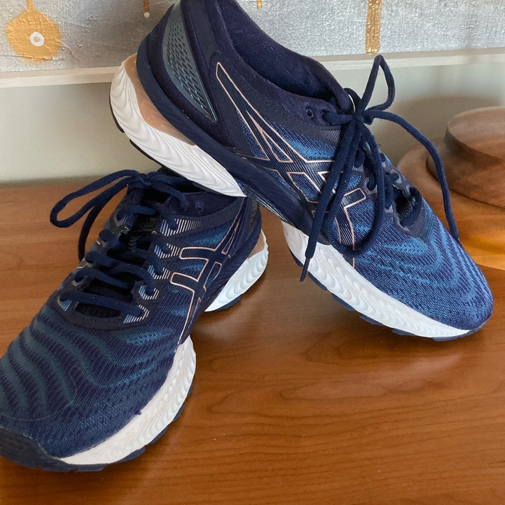 GEL-NIMBUS TENNIS SHOES